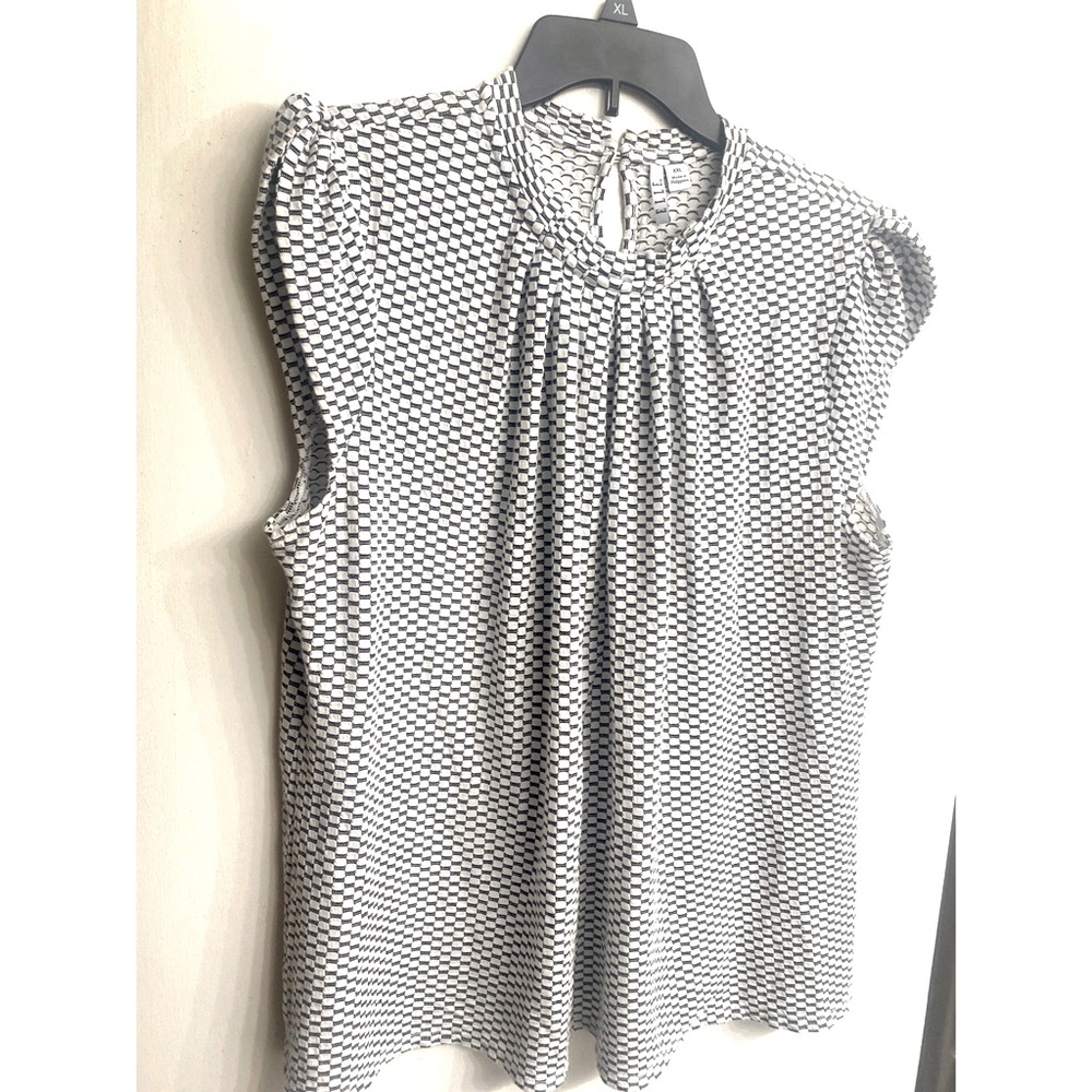 ELLE Cap Sleeve Mock Neck Blouse. Like new, worn once